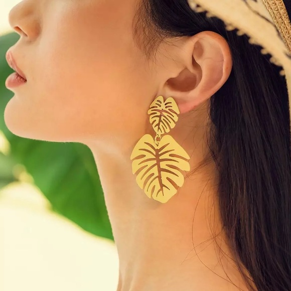 “Lila” Palm Tree Leaf Cut Out Botanical Summer Festival Party Gold Cute Earrings - Picture 3 of 7